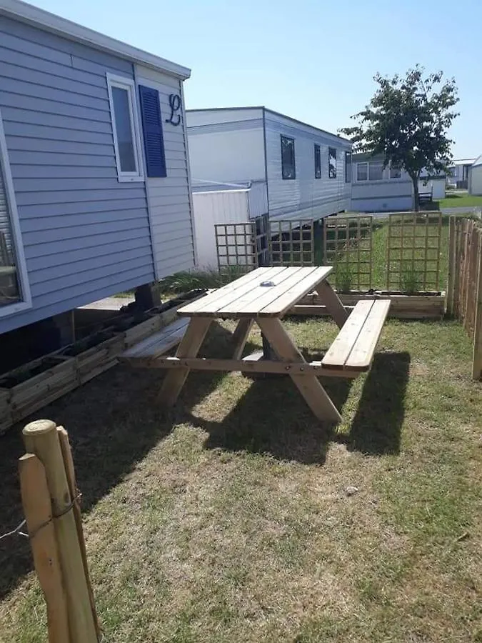 Hébergement de vacances Stacaravan 4Pers In Bredene Met Eigen Tuintje 2449