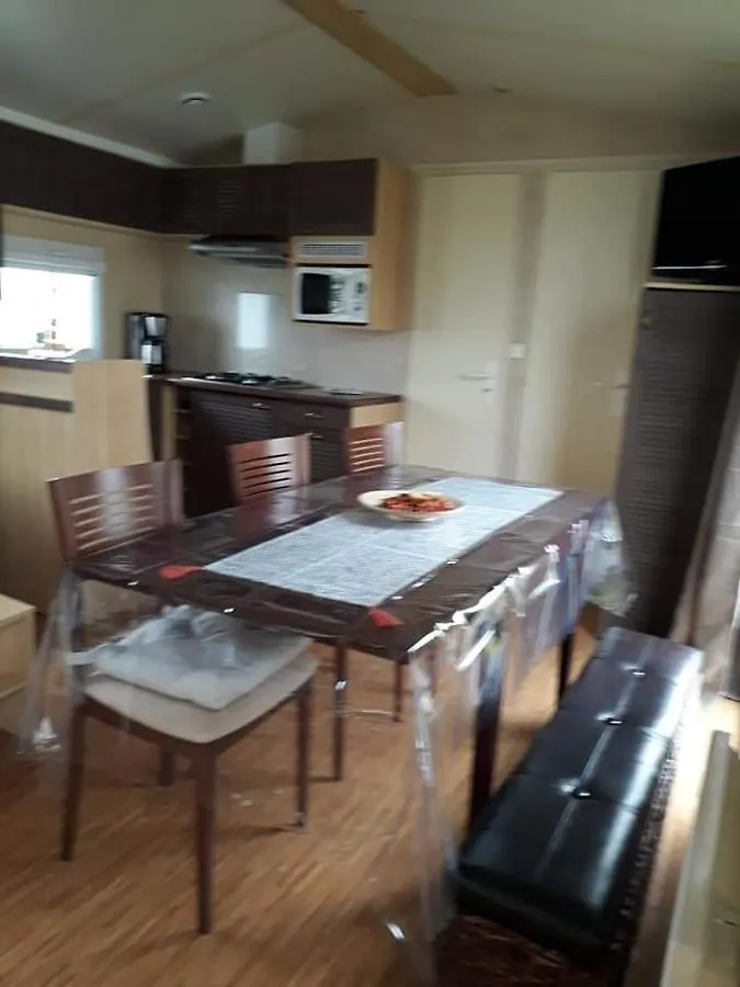Stacaravan 4Pers In Bredene Met Eigen Tuintje 2449 Hébergement de vacances